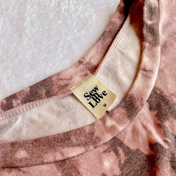 3/$15 **NWOT** SEW IN LOVE, (Size M) Mauve & Cream Watercolor Tie Dye Swing Top - Picture 3 of 6